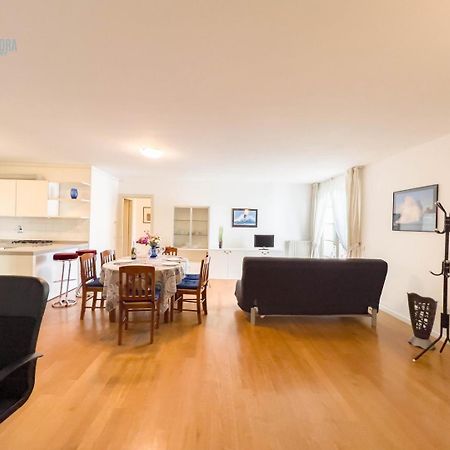 Cattedrale 5 Tirabora Short Rent Apartment Trieste Bagian luar foto