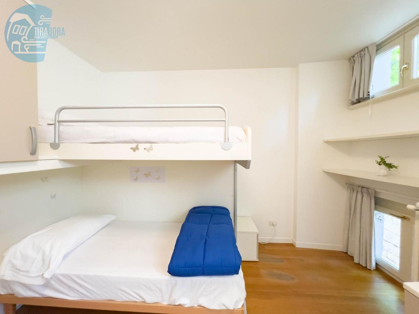 Cattedrale 5 Tirabora Short Rent Apartment Trieste Bagian luar foto