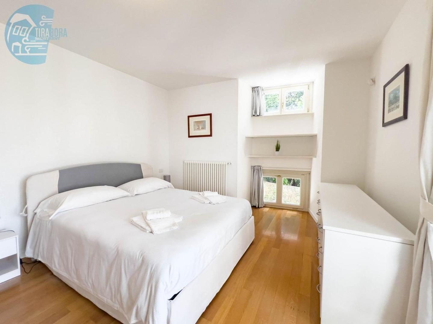 Cattedrale 5 Tirabora Short Rent Apartment Trieste Bagian luar foto