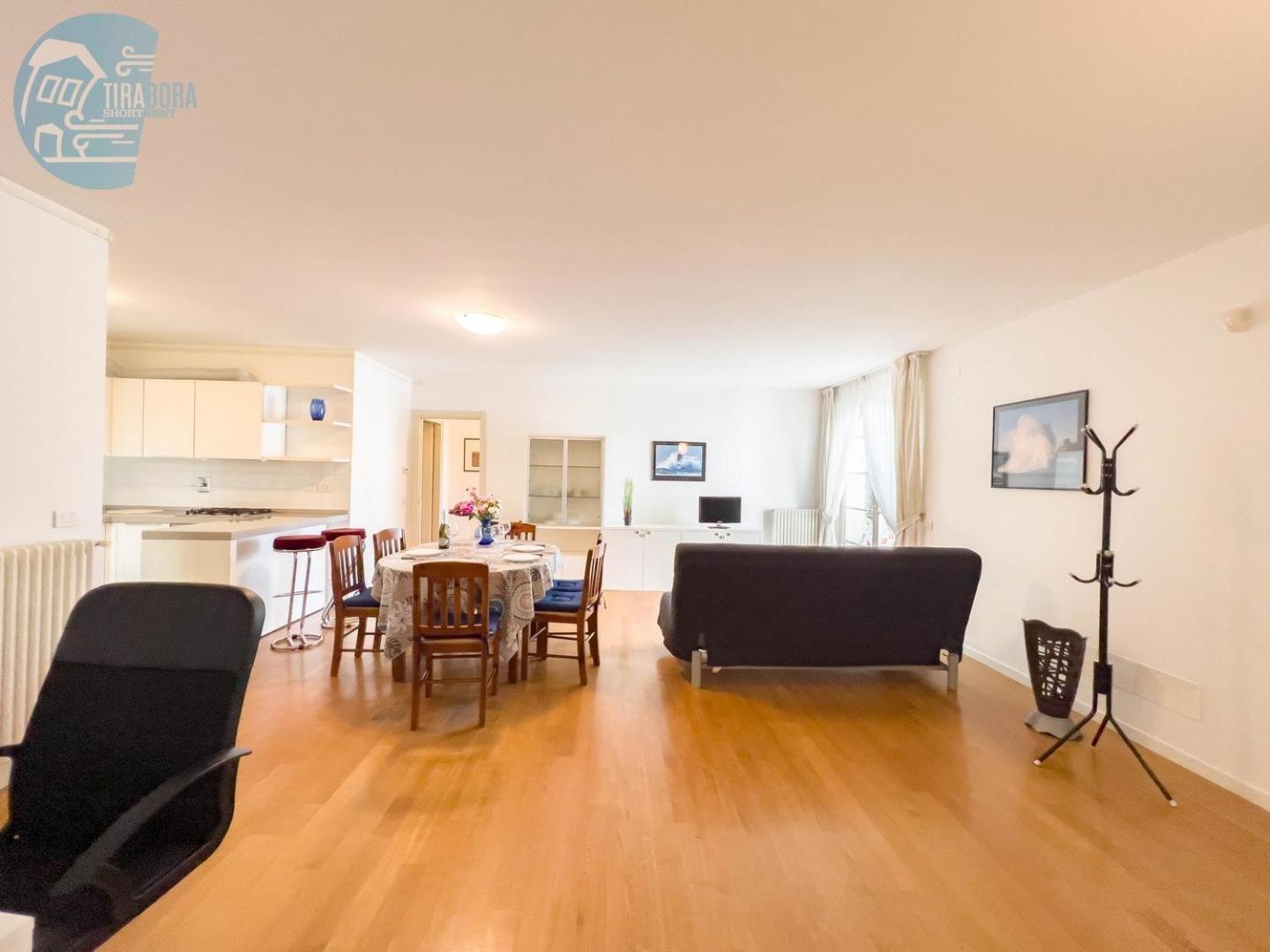 Cattedrale 5 Tirabora Short Rent Apartment Trieste Bagian luar foto