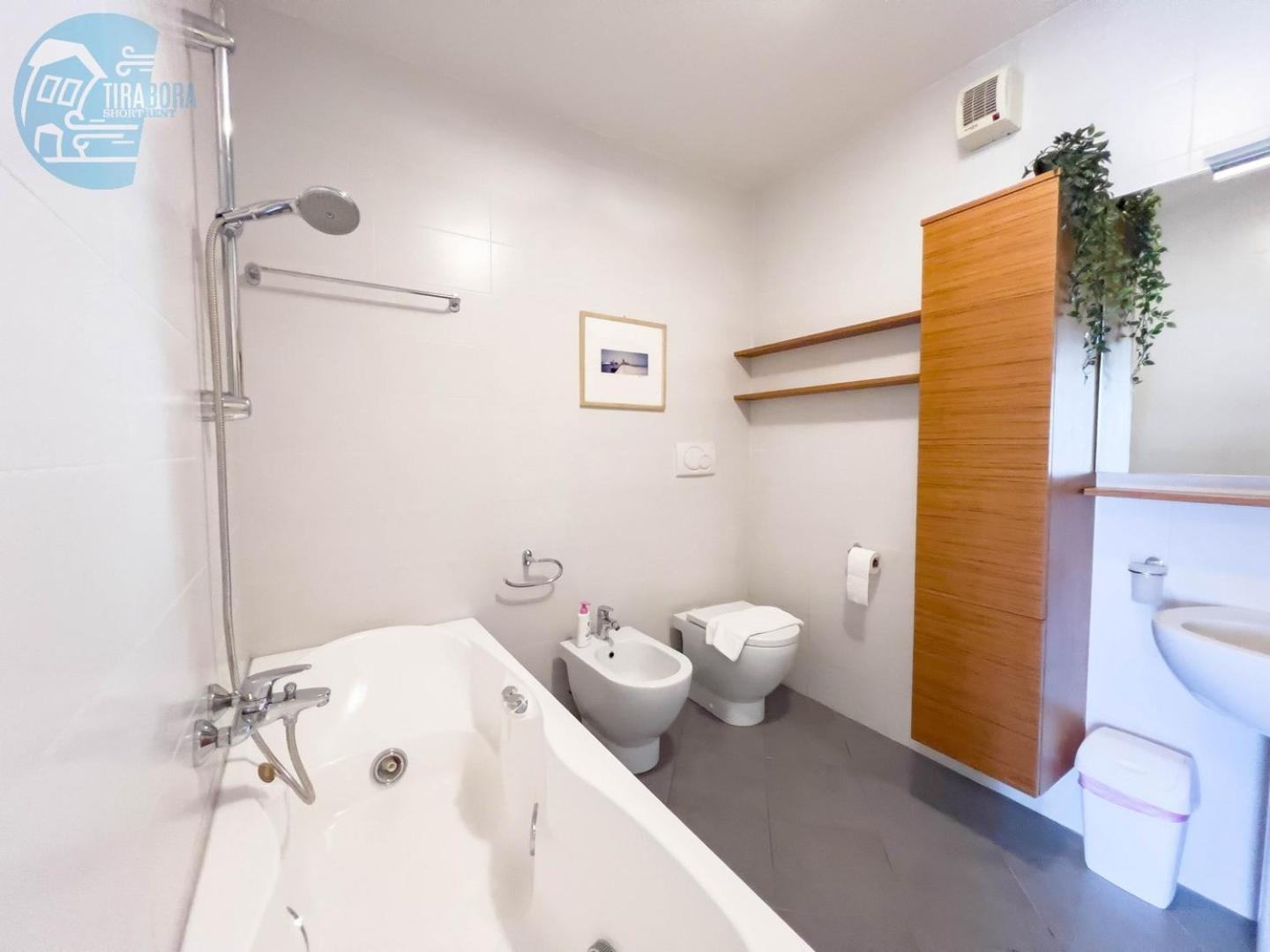 Cattedrale 5 Tirabora Short Rent Apartment Trieste Bagian luar foto