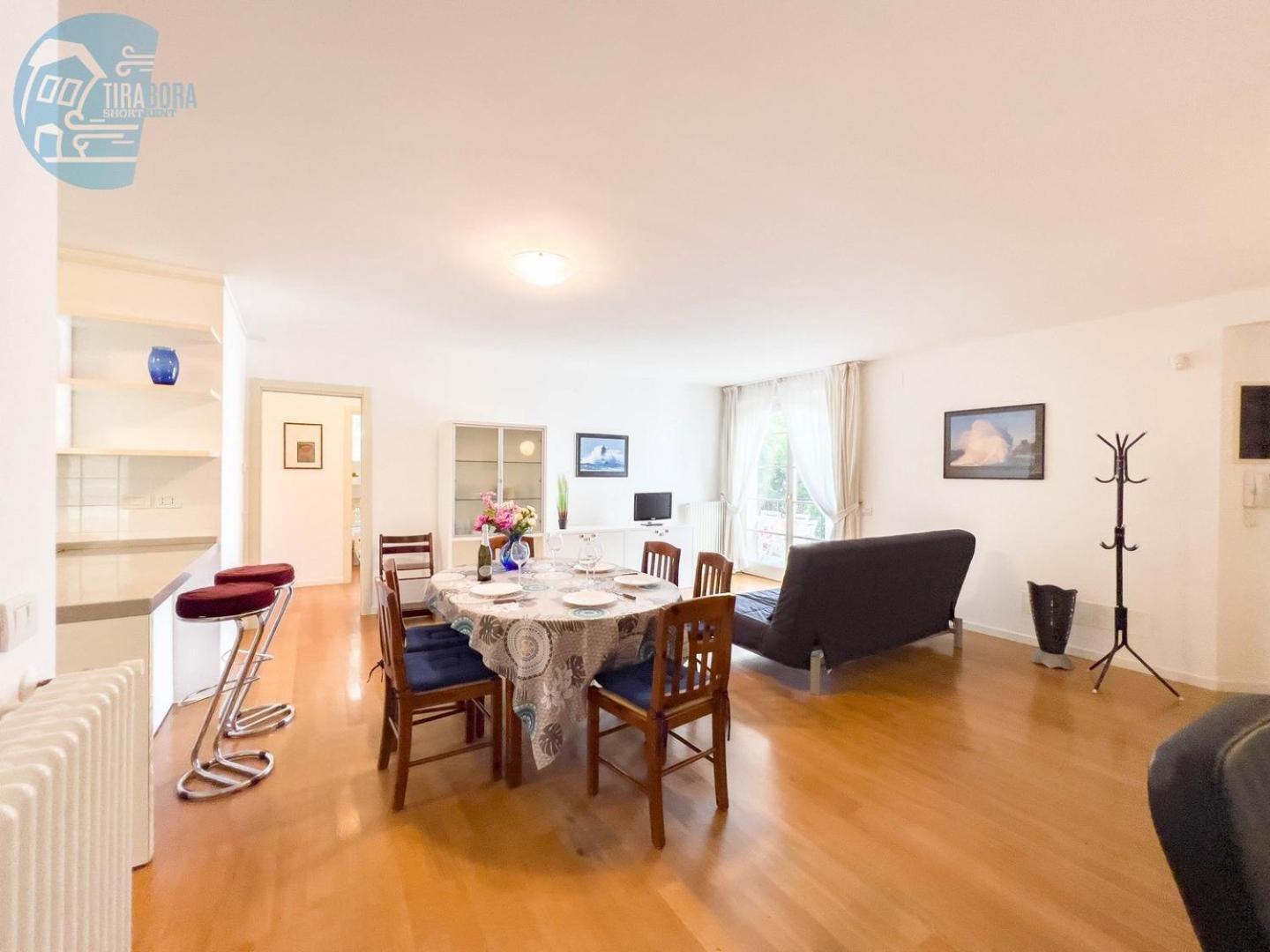Cattedrale 5 Tirabora Short Rent Apartment Trieste Bagian luar foto
