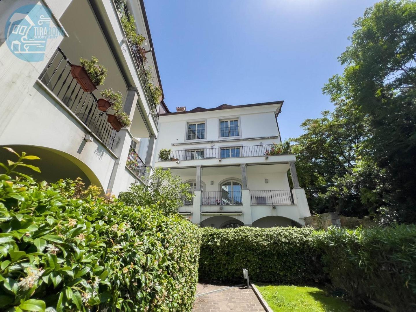 Cattedrale 5 Tirabora Short Rent Apartment Trieste Bagian luar foto