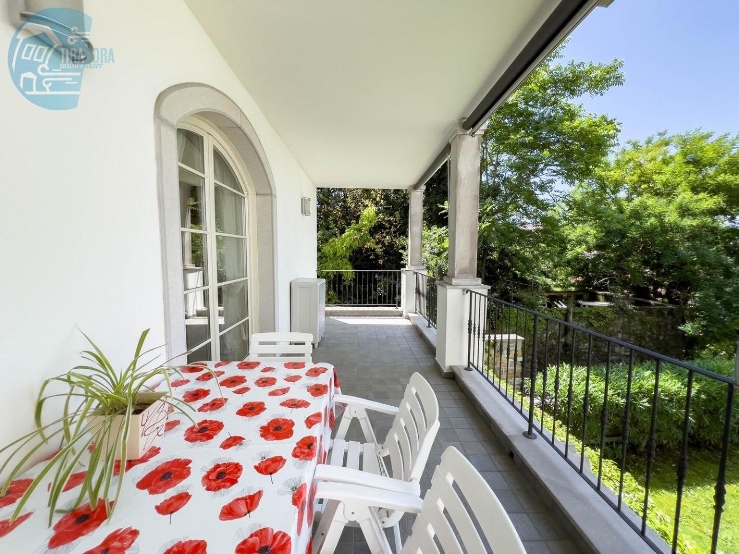 Cattedrale 5 Tirabora Short Rent Apartment Trieste Bagian luar foto