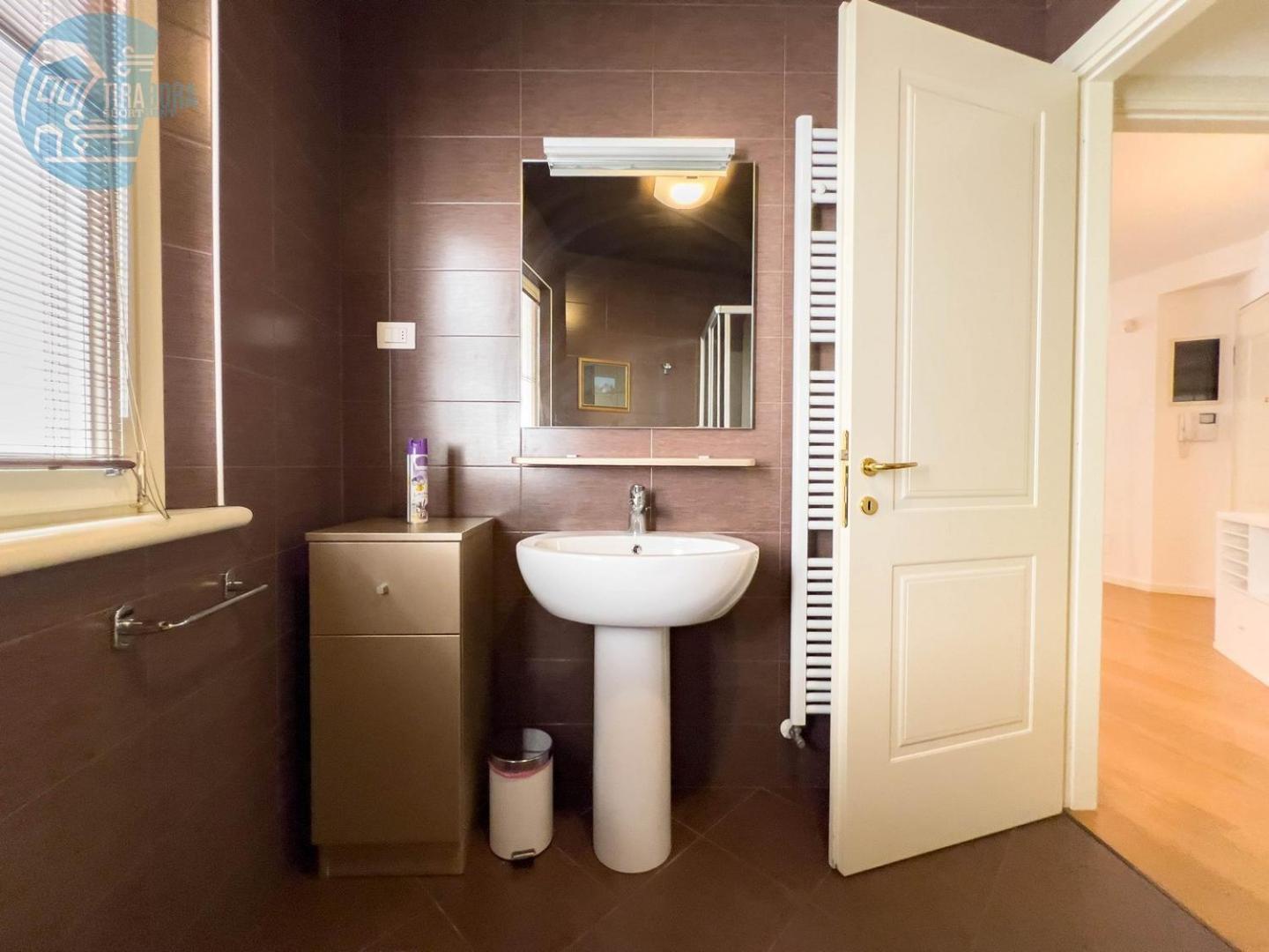 Cattedrale 5 Tirabora Short Rent Apartment Trieste Bagian luar foto