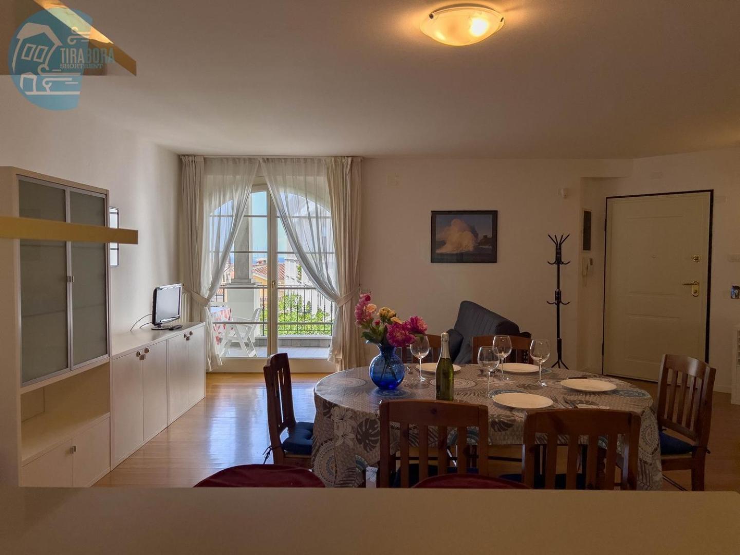 Cattedrale 5 Tirabora Short Rent Apartment Trieste Bagian luar foto