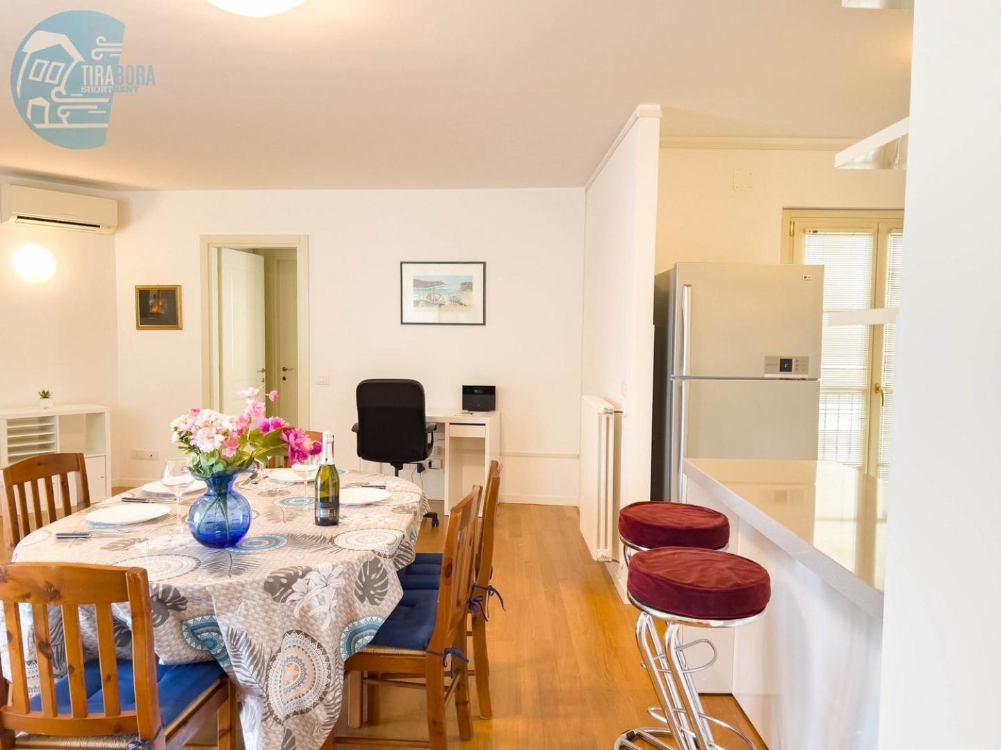 Cattedrale 5 Tirabora Short Rent Apartment Trieste Bagian luar foto