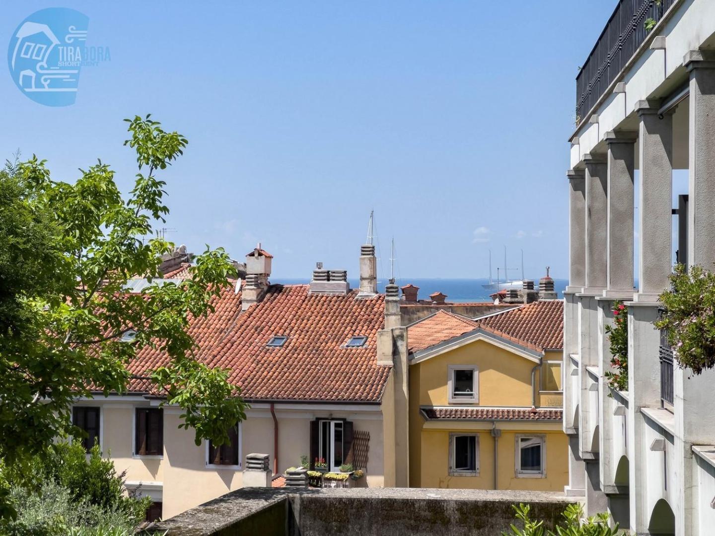 Cattedrale 5 Tirabora Short Rent Apartment Trieste Bagian luar foto