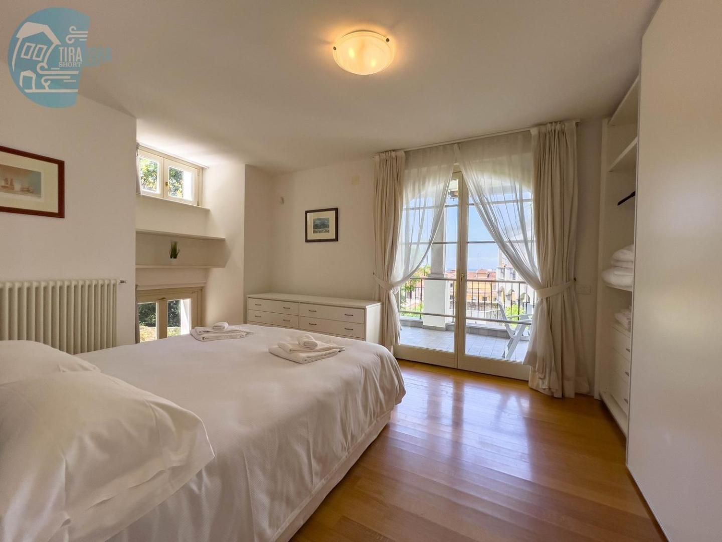 Cattedrale 5 Tirabora Short Rent Apartment Trieste Bagian luar foto