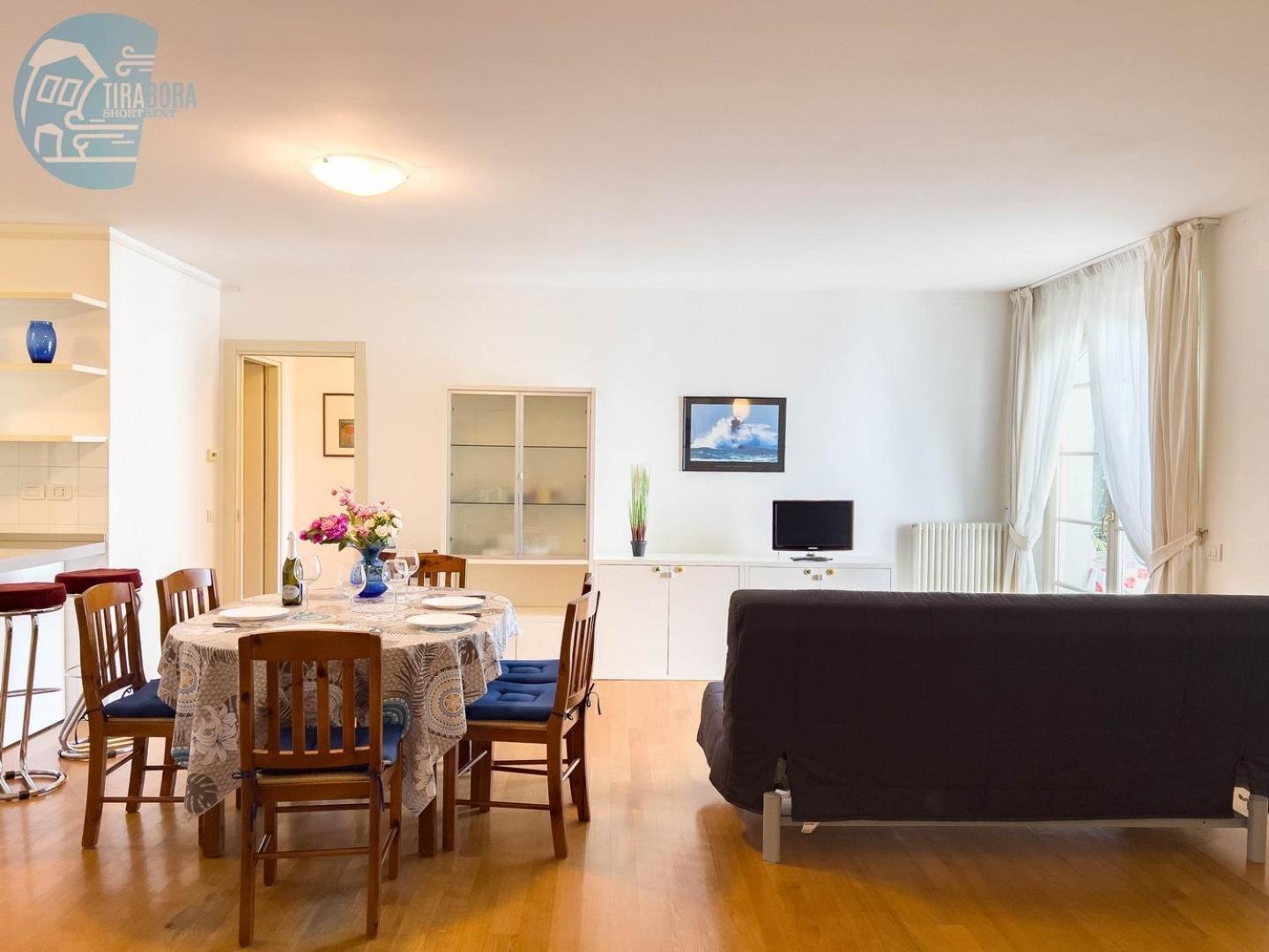 Cattedrale 5 Tirabora Short Rent Apartment Trieste Bagian luar foto