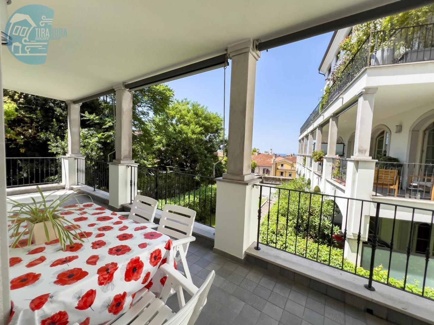 Cattedrale 5 Tirabora Short Rent Apartment Trieste Bagian luar foto