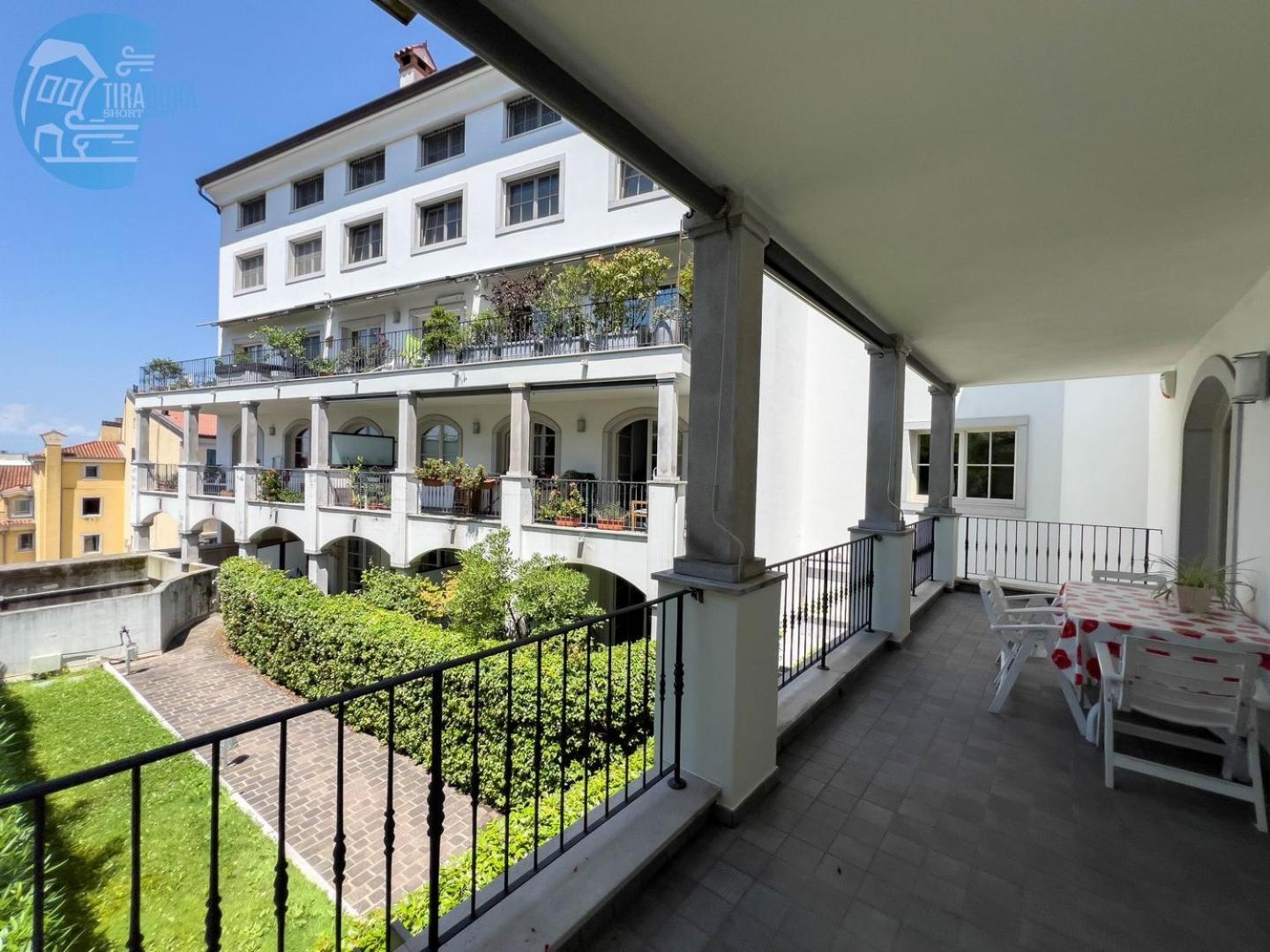 Cattedrale 5 Tirabora Short Rent Apartment Trieste Bagian luar foto