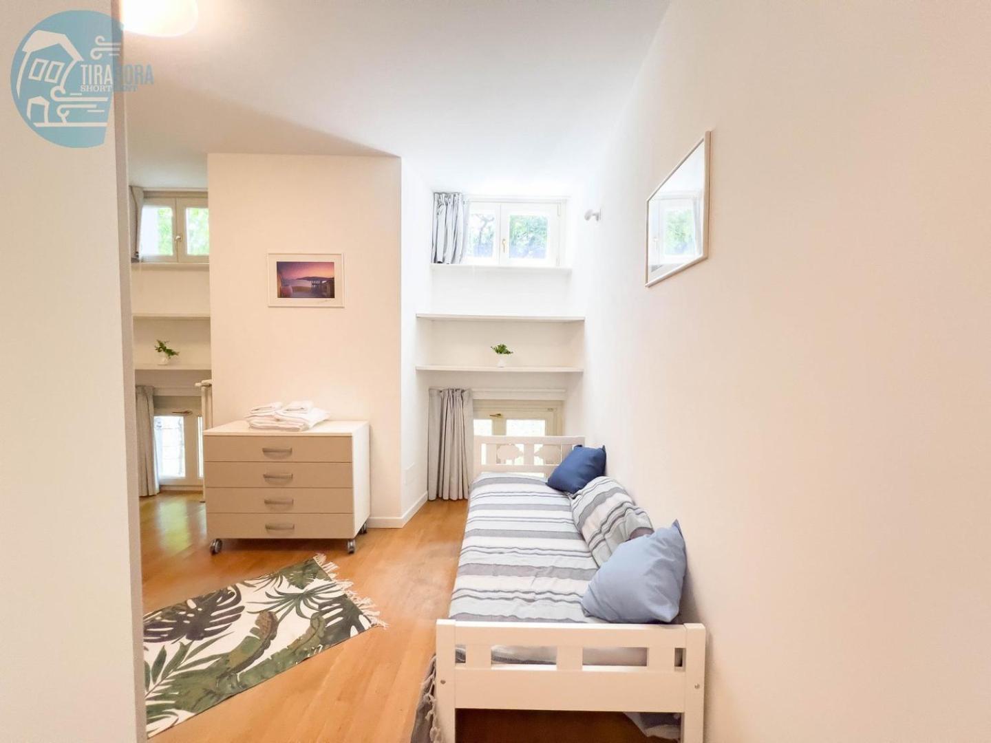 Cattedrale 5 Tirabora Short Rent Apartment Trieste Bagian luar foto