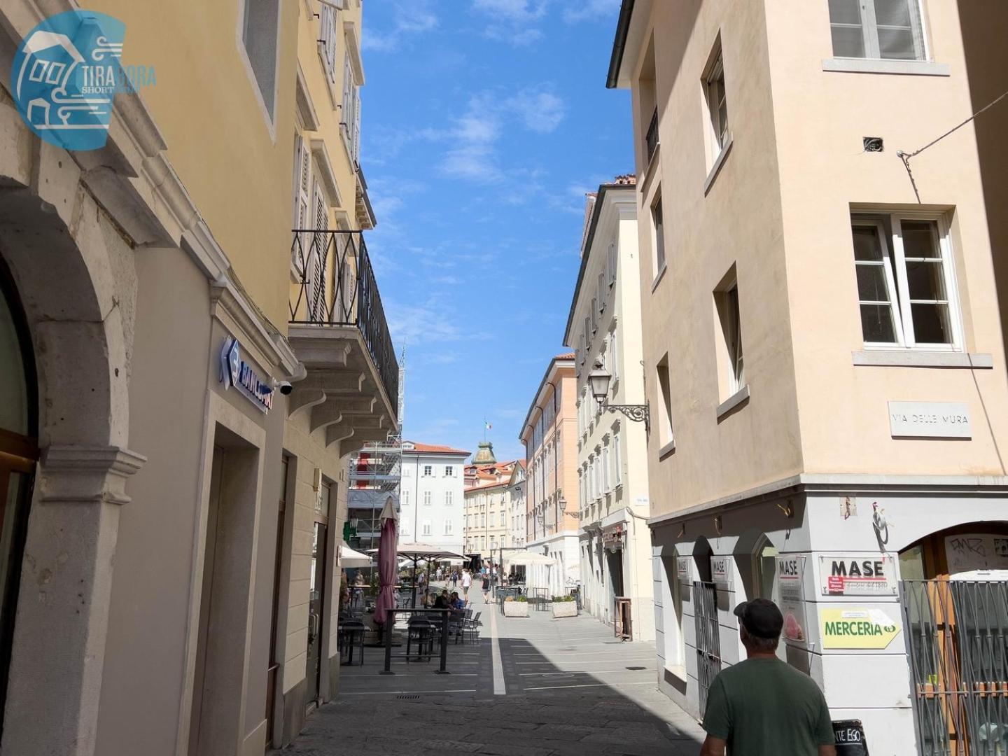 Cattedrale 5 Tirabora Short Rent Apartment Trieste Bagian luar foto